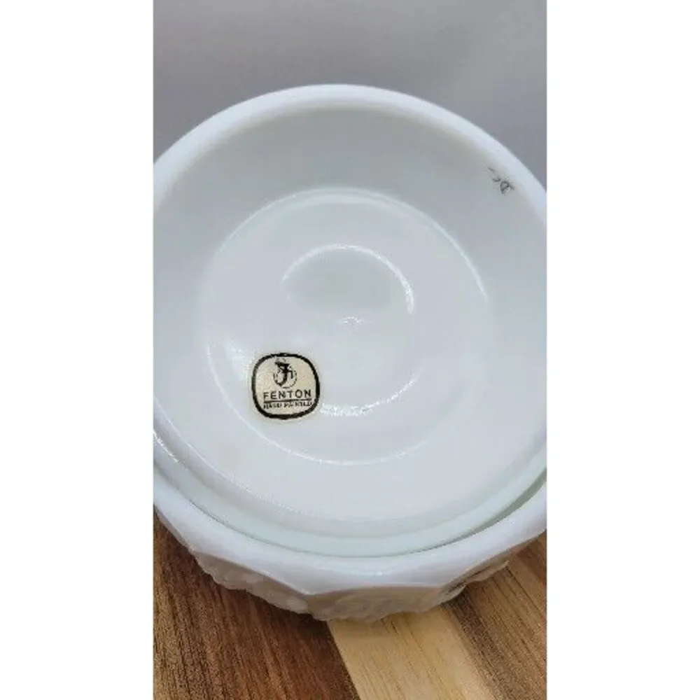 Fenton Signed Hand Painted Grapes Milk‎ Glass Candy Dish With Lid